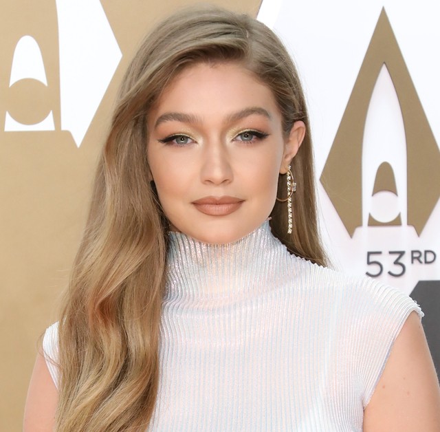 Hogyan válaszd el a hajad az arcformádnak megfelelően? Mutatjuk!