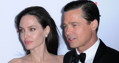 Angelina Jolie-t egy rajongója szembesítette Brad Pitt-tel, ezt még nézni is kínos