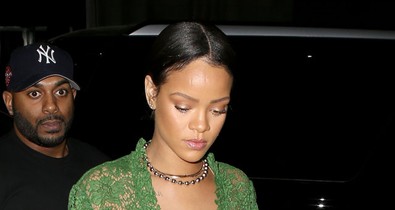 Megint az utcán villantott Rihanna