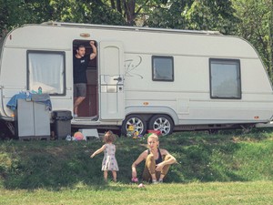 Lakókocsival a világ körül - Ilyen az artisták nem mindennapi élete belülről