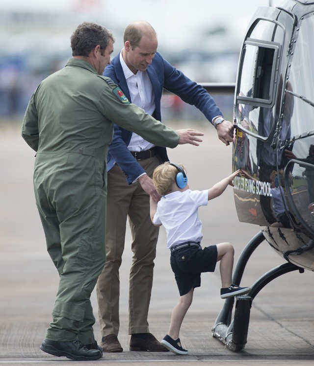 Nem lesz cukibb már a héten! A kis György herceg repülőn, helikopteren!