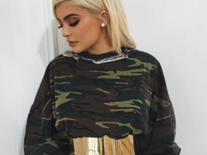 Lehetetlenség! Kylie Jenner dereka ILYEN vékony!