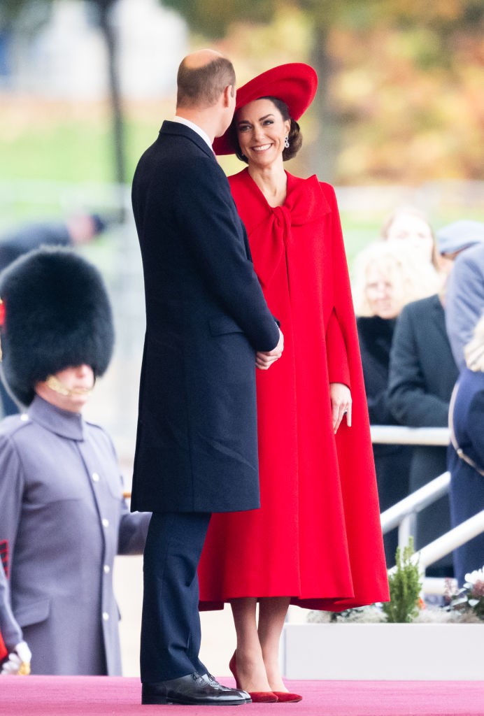 Katalin hercegnének a tűzpiros is jól áll