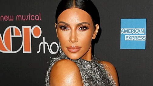 Nem hiszel a szemednek: Kim Kardashian hasa olyan kockás, mint egy tábla csoki