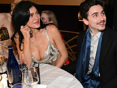 Forró csókban forrt össze Kylie Jenner és Timothée Chalamet: a Golden Globe vacsoráján bújt össze a pár