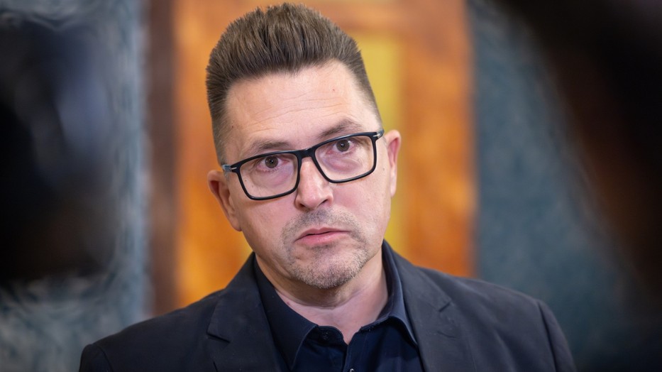 Daganatos betegséggel küzd a népszerű magyar zenész: Ákos törölte a nyári fellépéseit