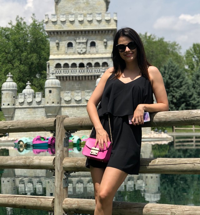 Nézd, milyen csodálatos helyen nyaral Lola!