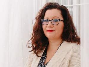 Hidasi Judit író: „Nem divat most megélni a veszteségeinket, és ez óriási hiba!”