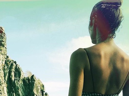 Beszóltak a modellnek szülés utáni pocakja miatt, de erre a szexi fotóra senki sem számított...