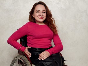 „A kerekesszékemet nem börtönnek, hanem a szárnyaimnak látom” - Ivanova Daniela kerekesszékkel élő szerkesztőnk története