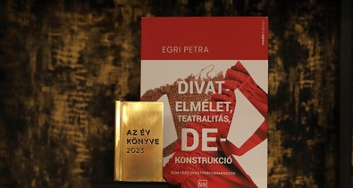 „A vásárlók ráhangolhatóbbak lennének egy a mostanitól fenntarthatóbb divatra” – Dr. Egri Petra divatkutatóval beszélgettünk