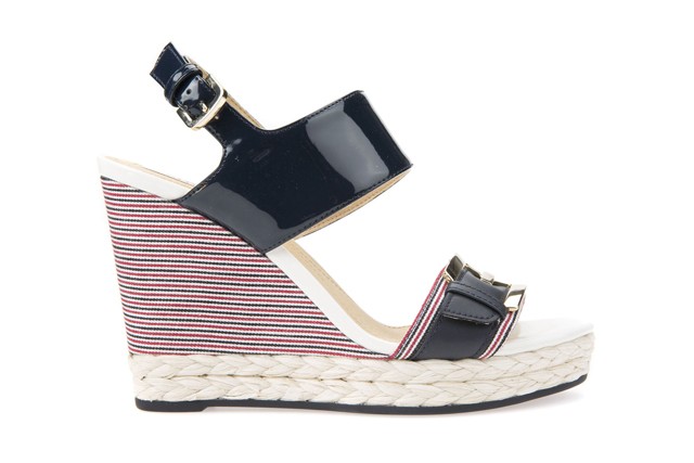 Telitalpú szandál GEOX 37990 t helyett 30392 Ft