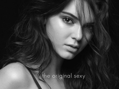 Kendall Jenner fehérnemű kampányban toplessezik