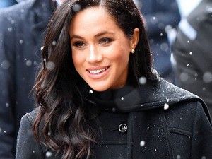 A várandós Meghan Markle-t a szakadó hó sem tartja vissza: ebben az ultramenő csizmában parádézott