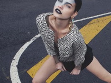 Főszerepben Palvin Barbi lábai