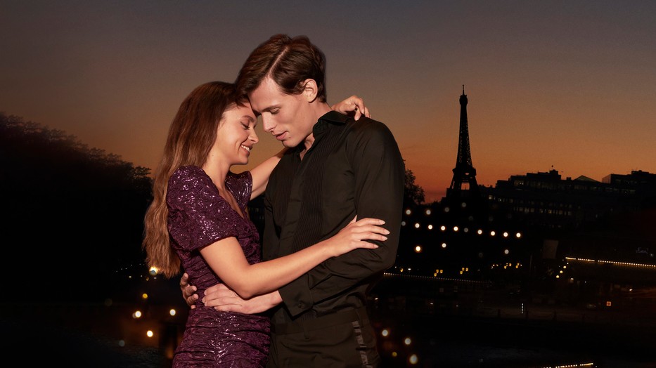 A párizsi éjszakai élet egy üvegcsébe zárva