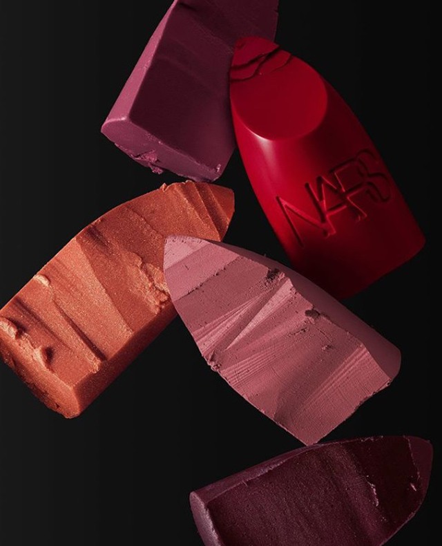 Pénisszel reklámozza a NARS új rúzsát