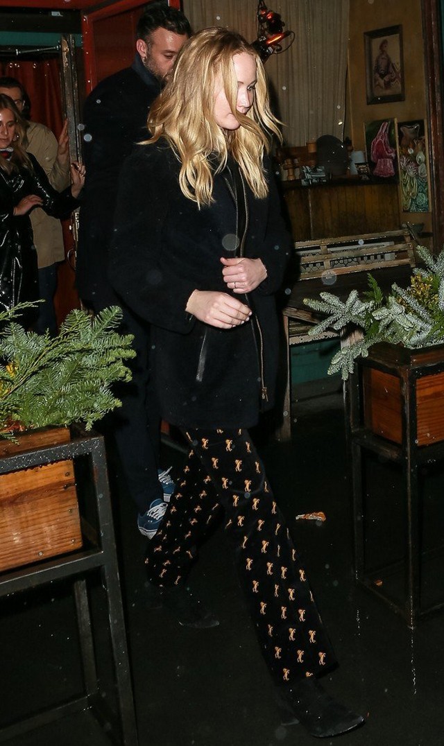 Jennifer Lawrence eljegyzési gyűrűjénél visszafogottabbat még nem láttunk...