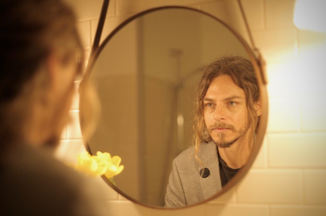 Ma már teljesen megbékélt önmagával, de az önismereti utazást egy életen át tartó munkának tartja Steiner Kristóf, akinek a rendszeres elvonulások is sokat segítenek