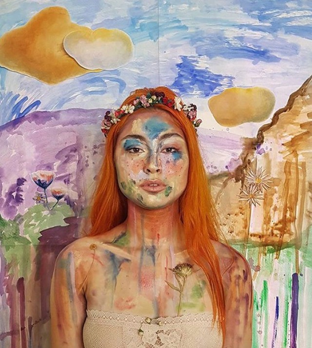 Egészen elképesztő: meglátod hogyan sminkel ez a lány és elájulsz!