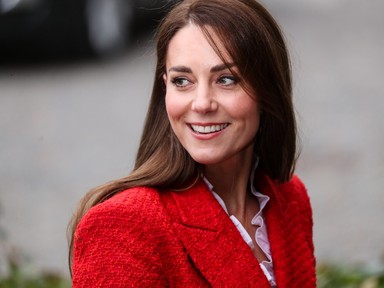 Ha csak egy videót nézel meg ma: Katalin hercegné magassarkú cipőben, blézerben csúszott le egy csúszdán! 