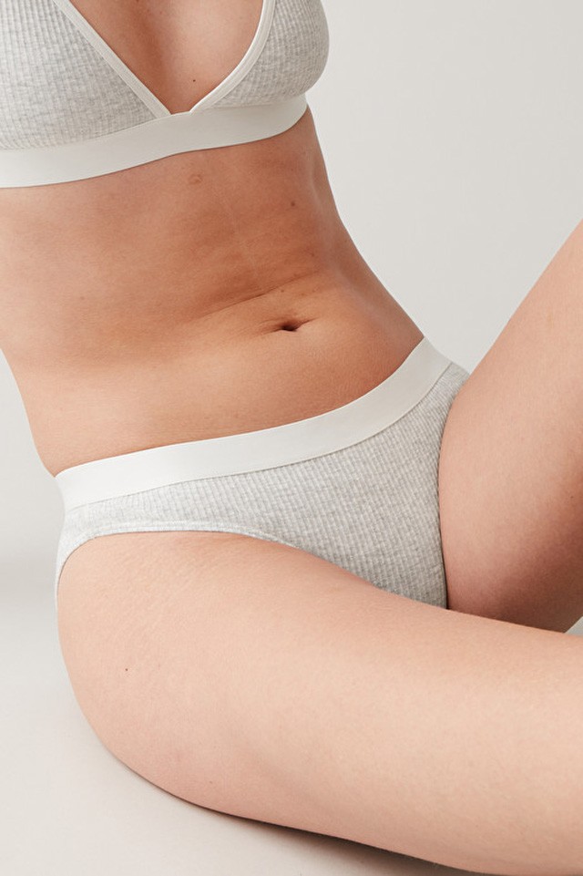 COS Szürke bra: 8000 Ftszürke alsó: 3800 Ft