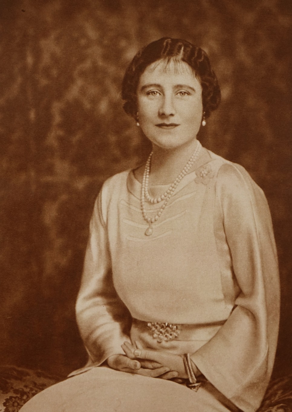 Erzsébet királynő, az anyakirálynő. II. Erzsébet királynő édesanyja.