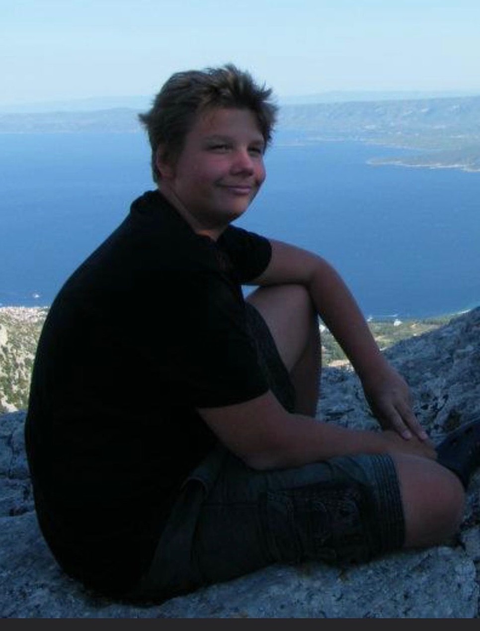 Budavári Fülöp rendhagyó kampány keretein belül hívja fel figyelmet a zaklatásra