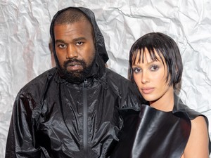 „Végre szabad” - a hírek szerint válik Kanye West és Bianca Censori, a nő, akit a rapper meztelenül küldött a vörös szőnyegre