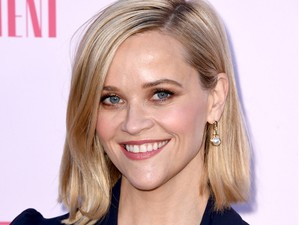 Reese Witherspoon családjával együtt érkezett átvenni a díját a gálára
