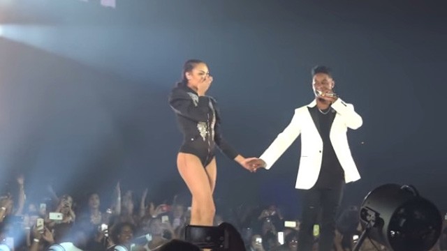 Ez óriási! Beyoncé félbeszakította a koncertjét egy elképesztő lánykérés miatt