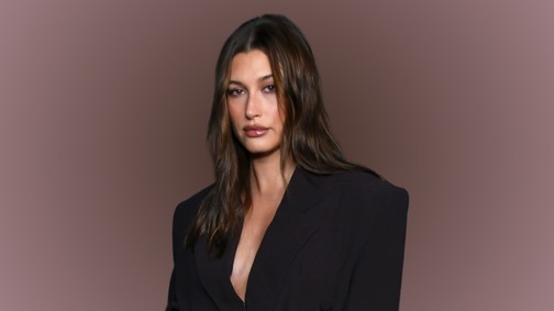 Hailey Bieber fontos divatszabályt szegett meg, mégis mindenkit túlragyogott a szettjével