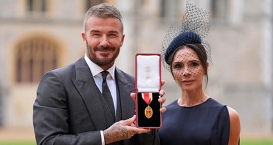 Victoria Beckham arckifejezéséből azonnal mém lett, zseniális, ahogyan férje, David Beckham reagált rá