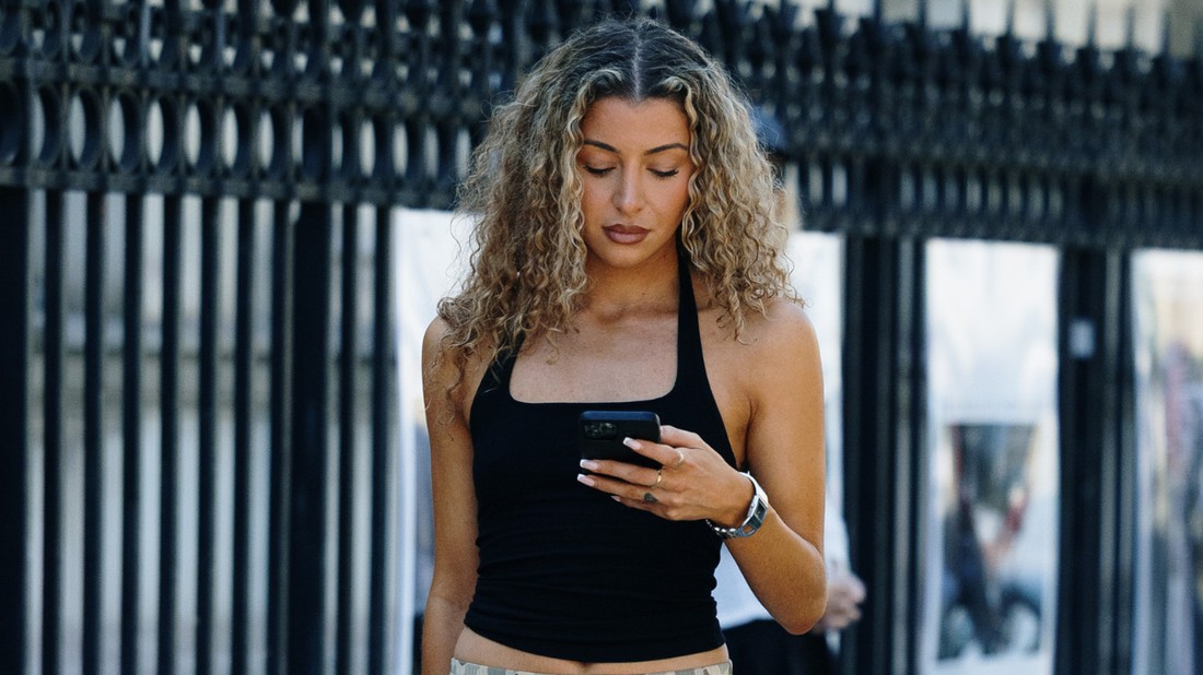 A közösségi média az önkép formálásában elengedhetetlen tényezővé vált, azonban ha nem figyelünk, ez káros hatással lesz a személyiségünkre