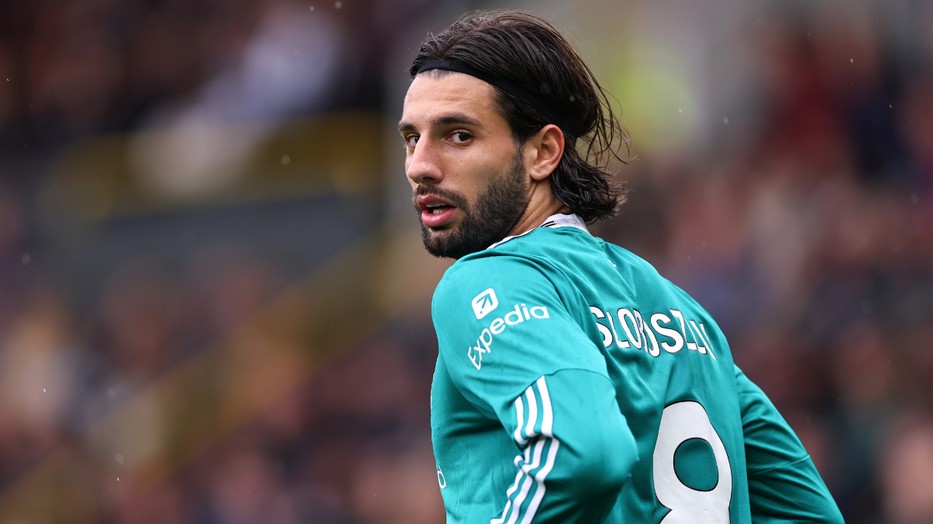 A Liverpool sztárja édes fotón mutatta meg családja új tagját