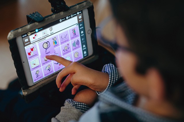 Magyar nyelvű app vált elérhetővé a beszédzavarral küzdő gyerekek és felnőttek számára