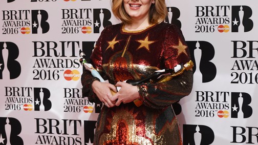Adele második Brit Awardsos ruháját látnod kell!