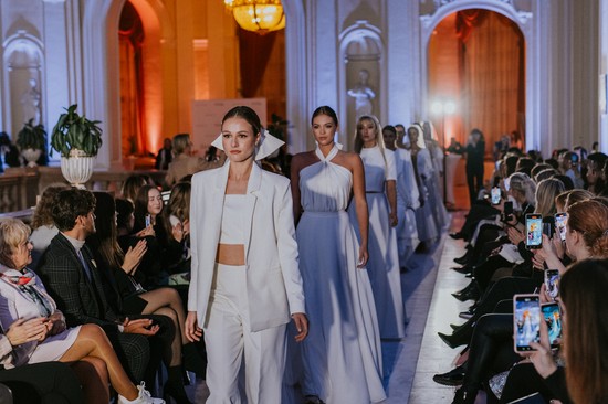 Ezek a tökéletes esküvői ruhák a hazai divat szerelmeseinek