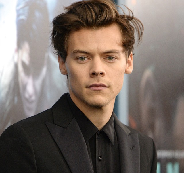 Harry Styles pornóbajuszától elsírod magad