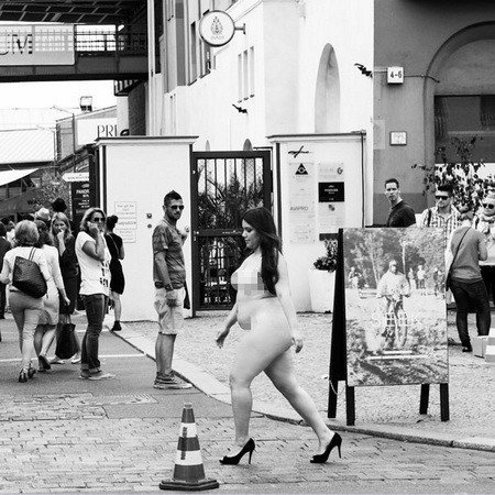 Navabi kampány meztelen plus size modellel