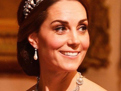 Kate Middleton igazi Disney hercegnő volt a királynő hivatalos vacsoráján