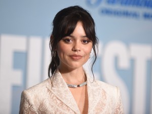 Mint egy tündér! Jenna Ortega Wednesday ellentétének öltözött az Emmy-gálán