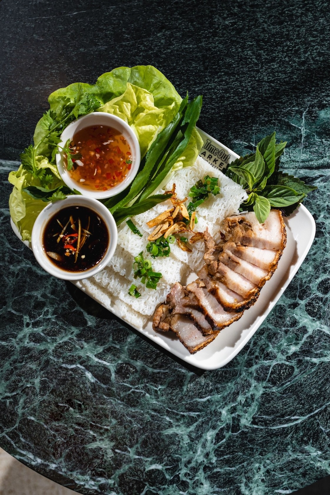 Hai Nam Pho ünnepi fogás: Thịt quay – ropogós bőrű, omlósra sült vietnámi sertéshús