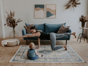 Derék- és hátfájás a szülés után - Mi okozza?