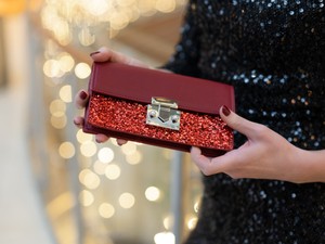 Elegáns kézitáskák egy éjszakai kiruccanáshoz – hogyan válasszuk ki a legjobbat?