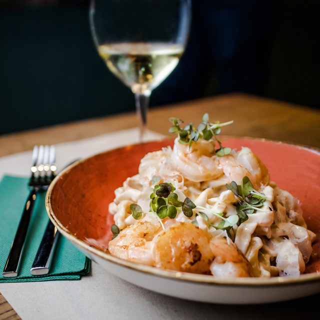 Királyrákos házi tészta, szárított paradicsom, édes chilis sajtkrém