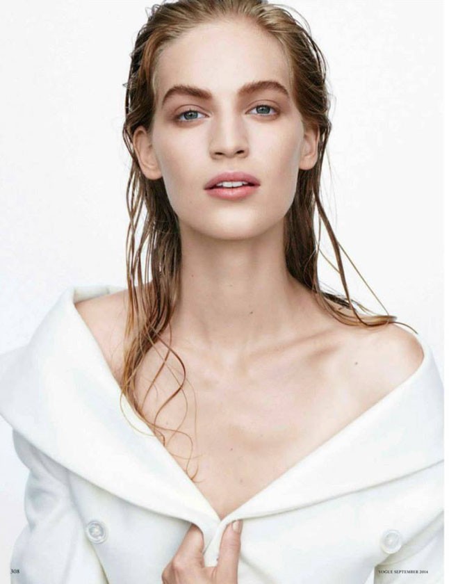 Axente Vanessa ismét a Vogue címlapján!