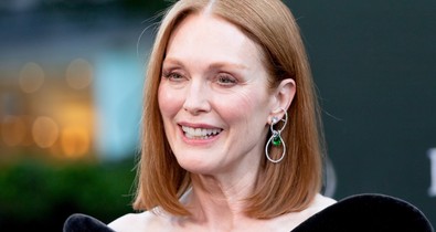 Így néz ki smink és filterek nélkül a 64 éves Julianne Moore arca: bár több ilyen fotót látnánk!