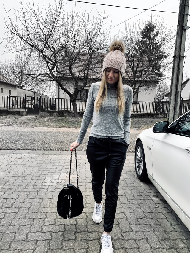 A Kuglófos lány bohém sapkájával még ezt a szürke napot is feldobja