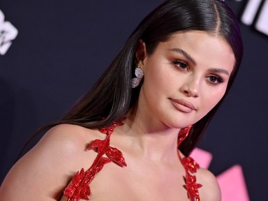 Selena Gomez a világ legmerészebb meztelenruhájában tarolt a VMA vörös szőnyegén